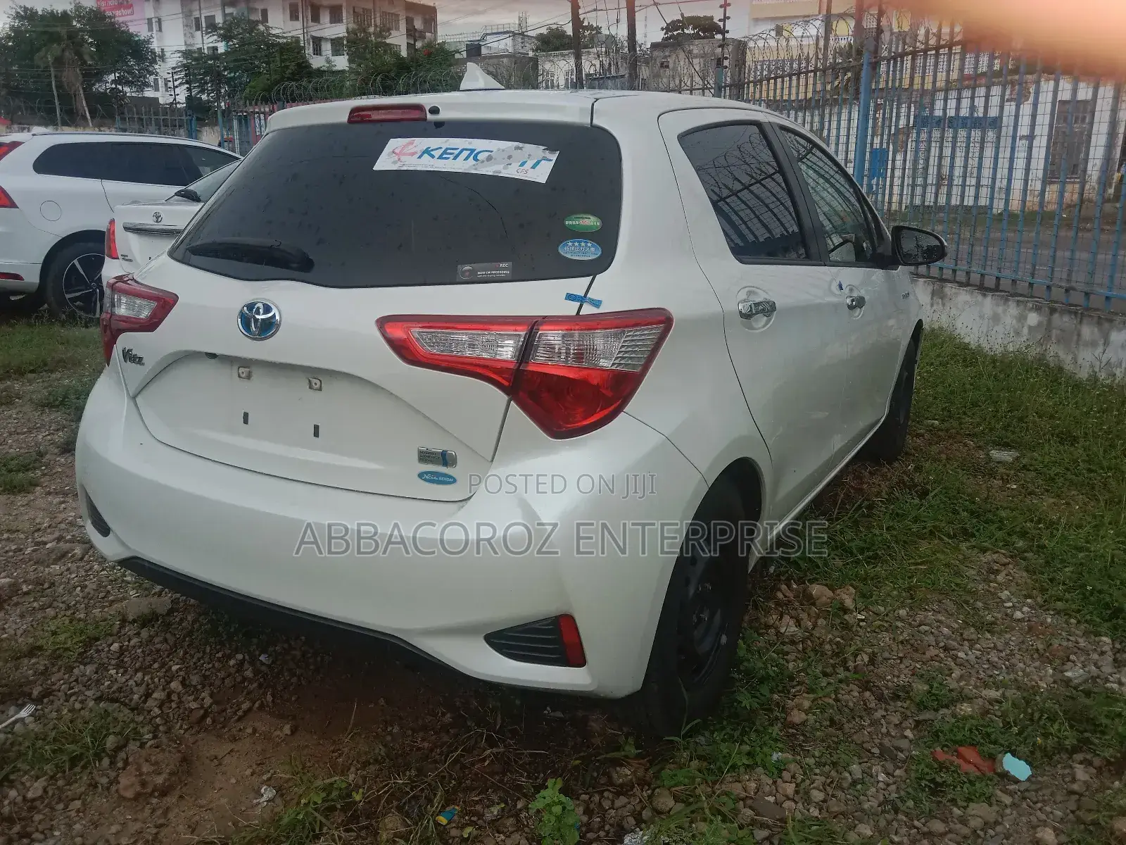 Toyota Vitz 1.5 FWD Hybrid 5dr 2019 White