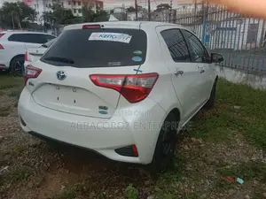 Toyota Vitz 1.5 FWD Hybrid 5dr 2019 White