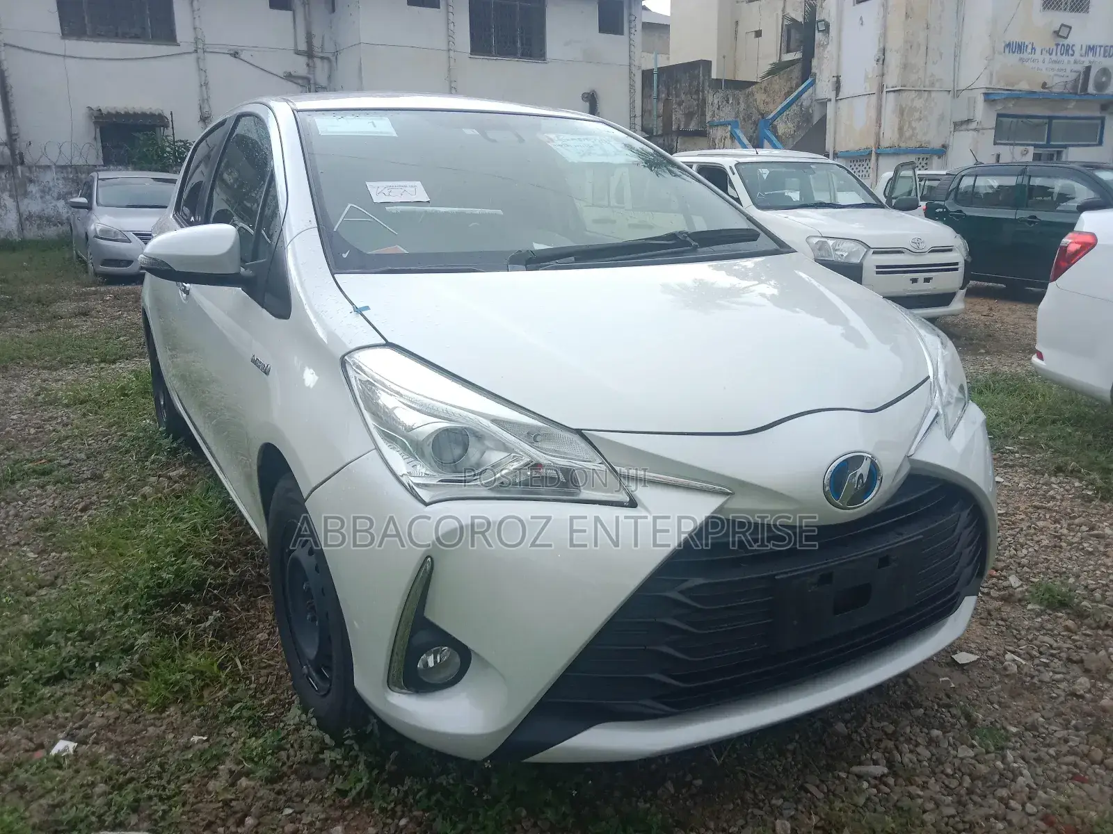 Toyota Vitz 1.5 FWD Hybrid 5dr 2019 White