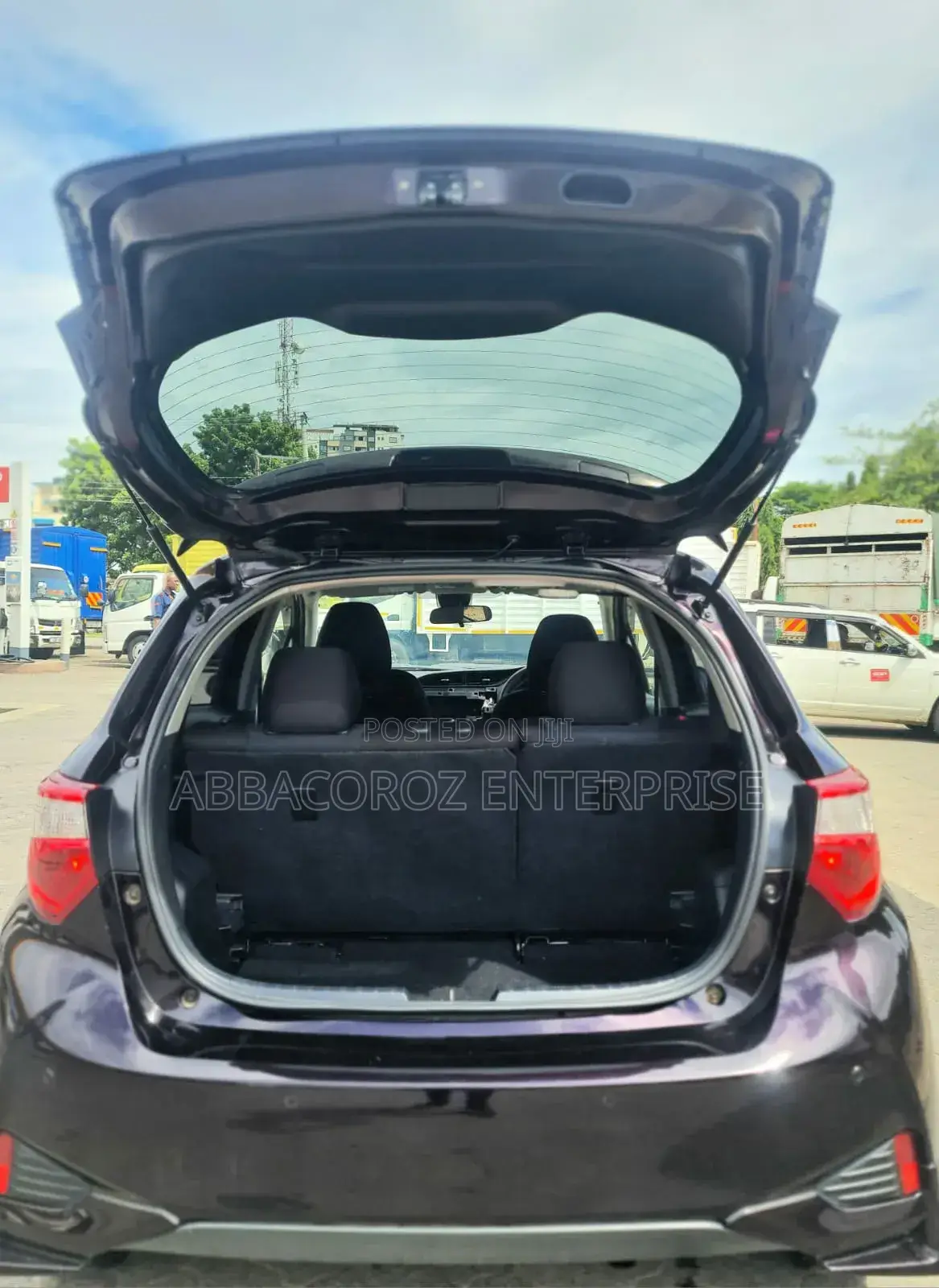 Toyota Vitz 1.3 AWD 5dr 2018 Purple