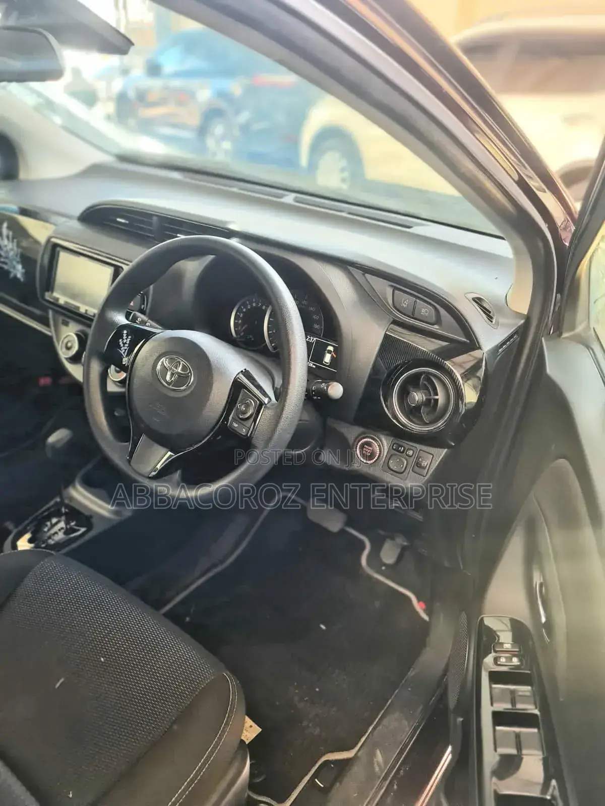 Toyota Vitz 1.3 AWD 5dr 2018 Purple
