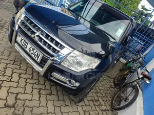 Mitsubishi Pajero 2015 Black