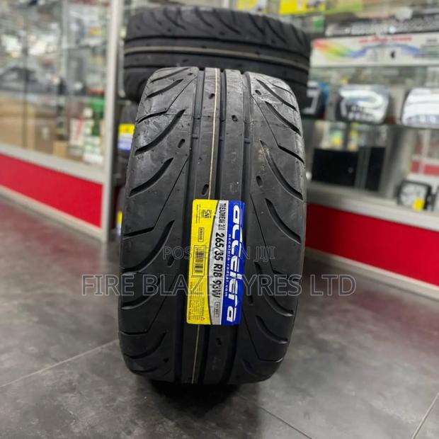 265/35r18 Accelera