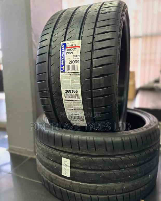 305/35r21 Michelin