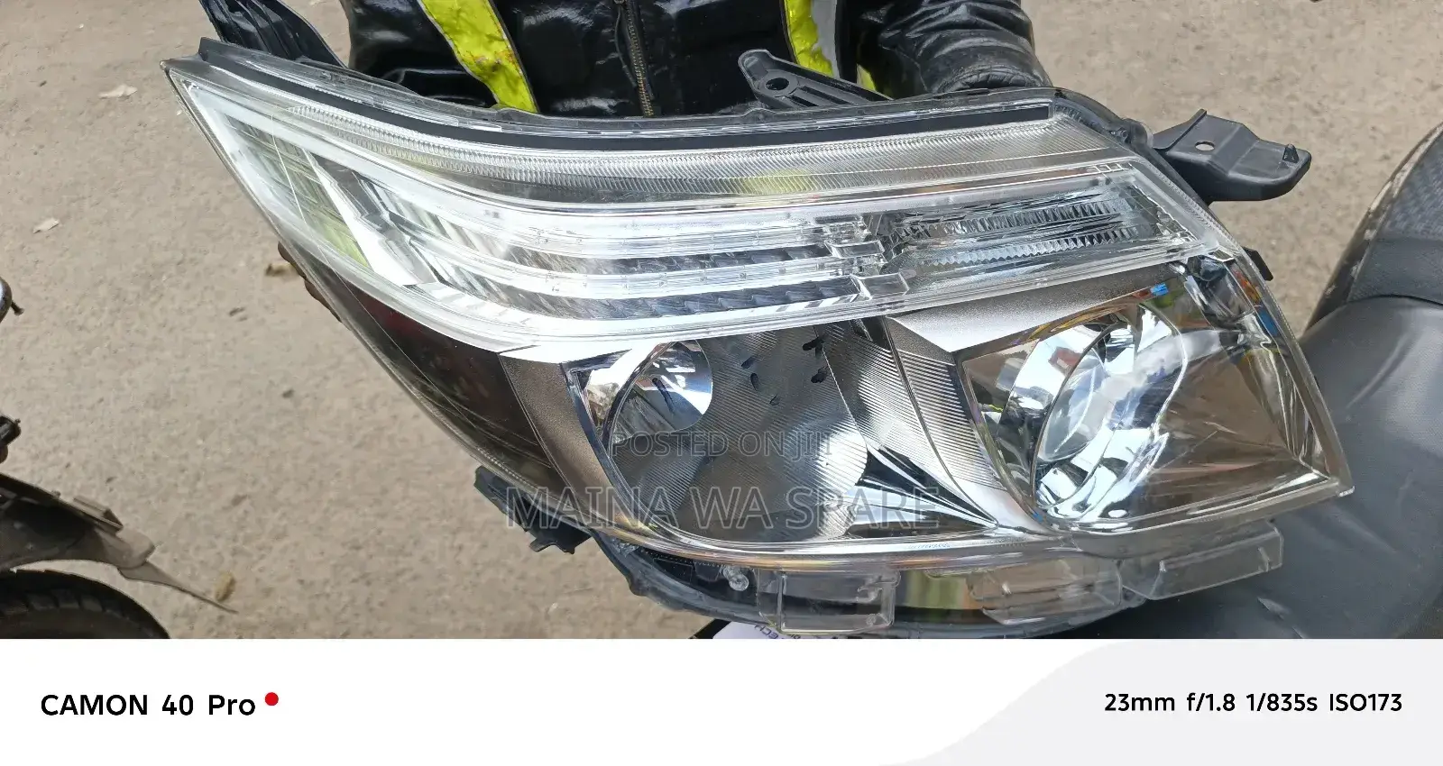 New Model Toyota Noah Headlights