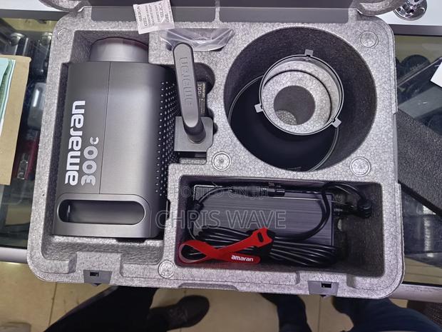Apature Amaran 300c Powerful Strobe RGB Light - thumbnail 2
