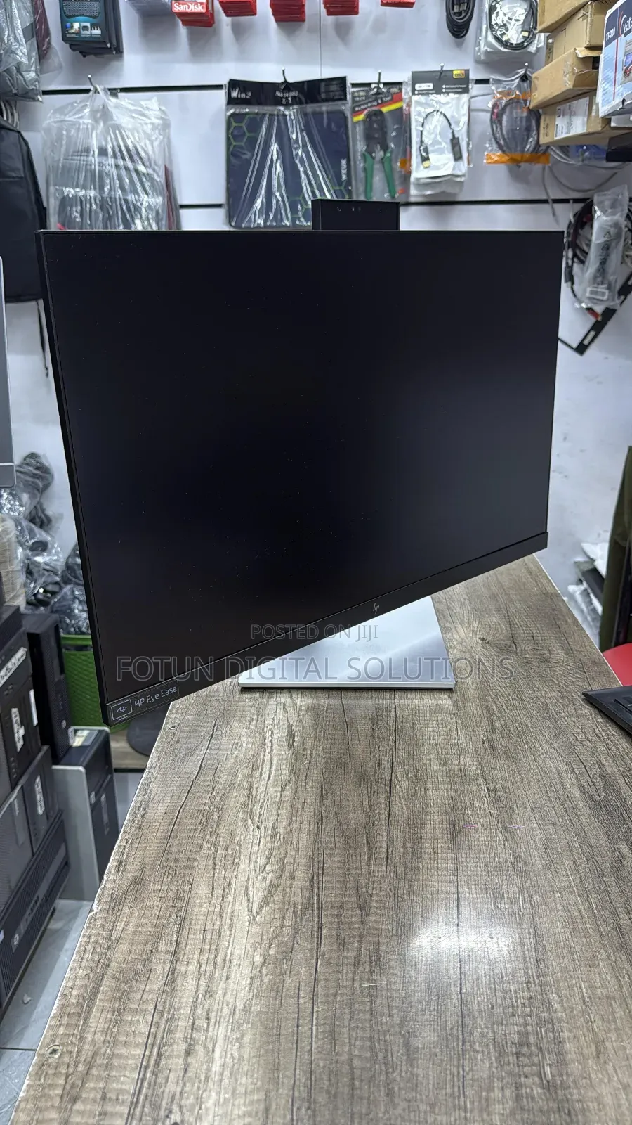 Hp E27q G4 Monitor
 With Webcam Resolution