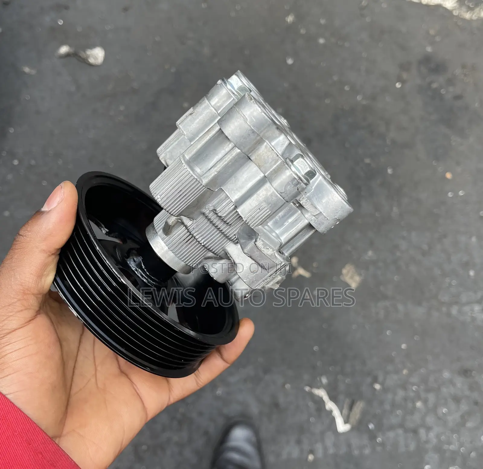 V8 Petrol 2uz Power Steering Pump