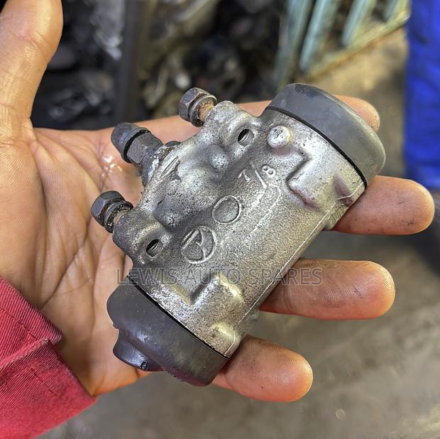 7l & 9l Wheel Cylinder - thumbnail 2