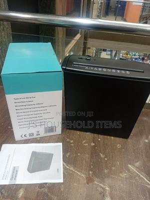 Easy-to-Use 5-Sheet Document Shredder for Everyday Security - thumbnail 2