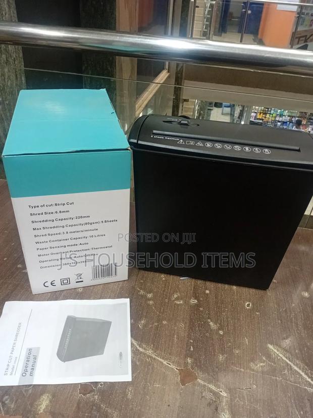 Easy-to-Use 5-Sheet Document Shredder for Everyday Security - main view