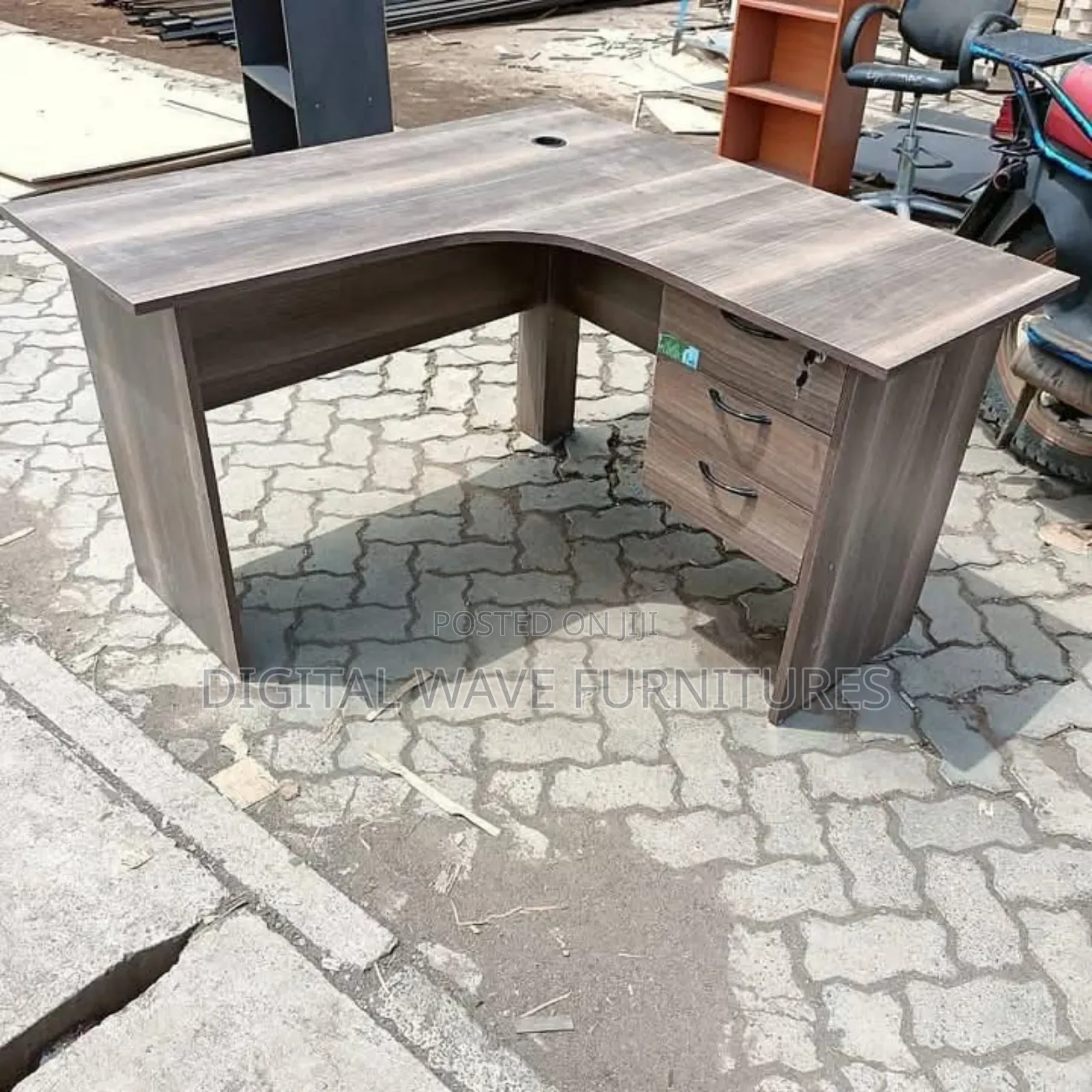 Quality Office Desk With Lockable Drawers J8