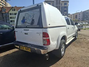 Toyota Hilux 3.0 D-4D 4x4 2012 White