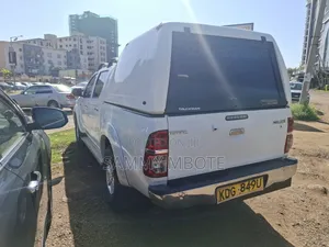 Toyota Hilux 3.0 D-4D 4x4 2012 White