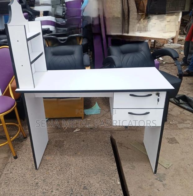 Manicure Table With White and 2 Drawers - main view