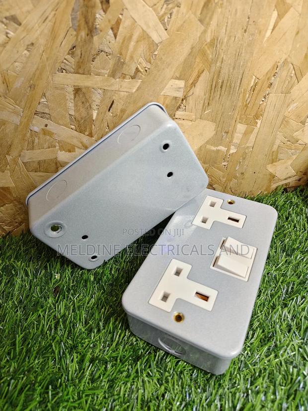 Metal Twin Socket 13a