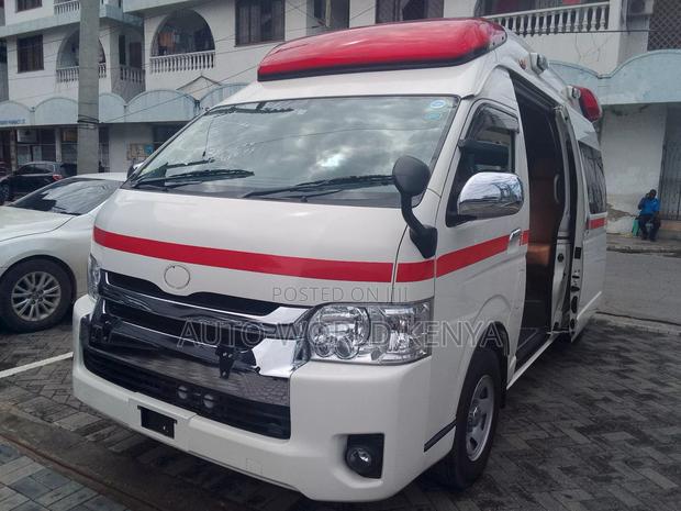 Toyota HiAce 2018 White - thumbnail 5