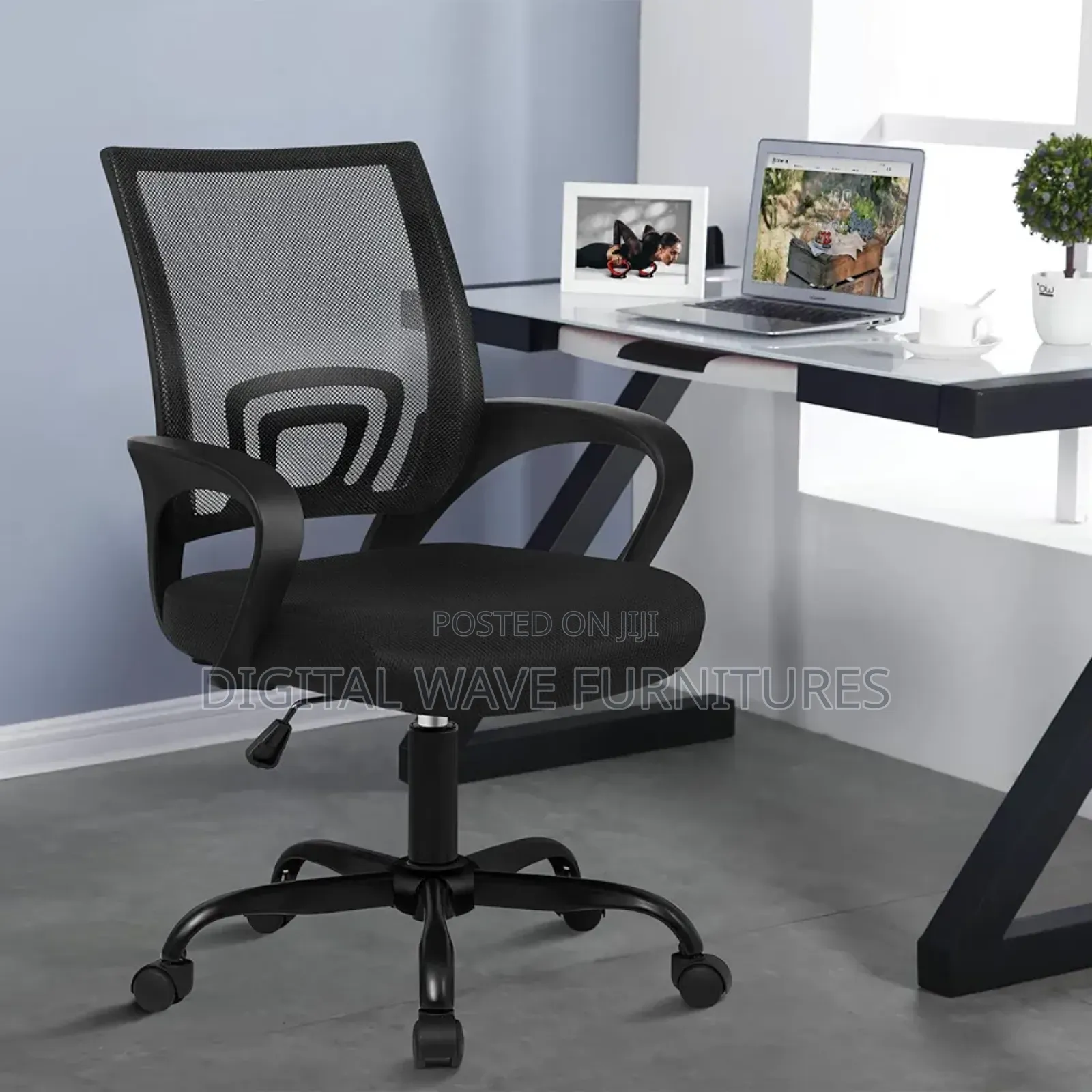 Elegant Black Swivel Mesh Office Chair Js8
