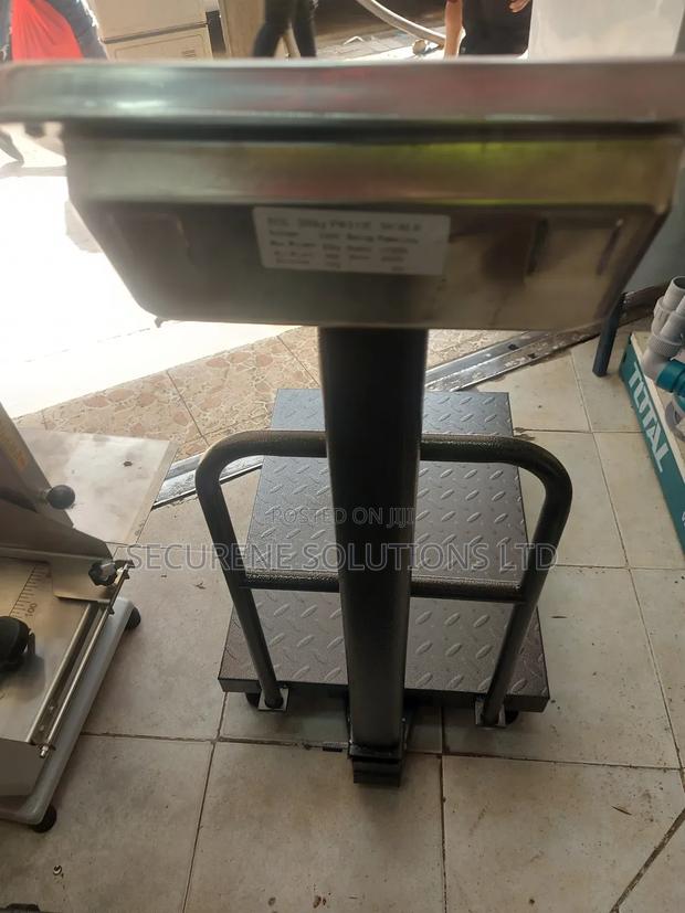 300kg Digital Platform Weighing Scale With a Large Base. - thumbnail 3