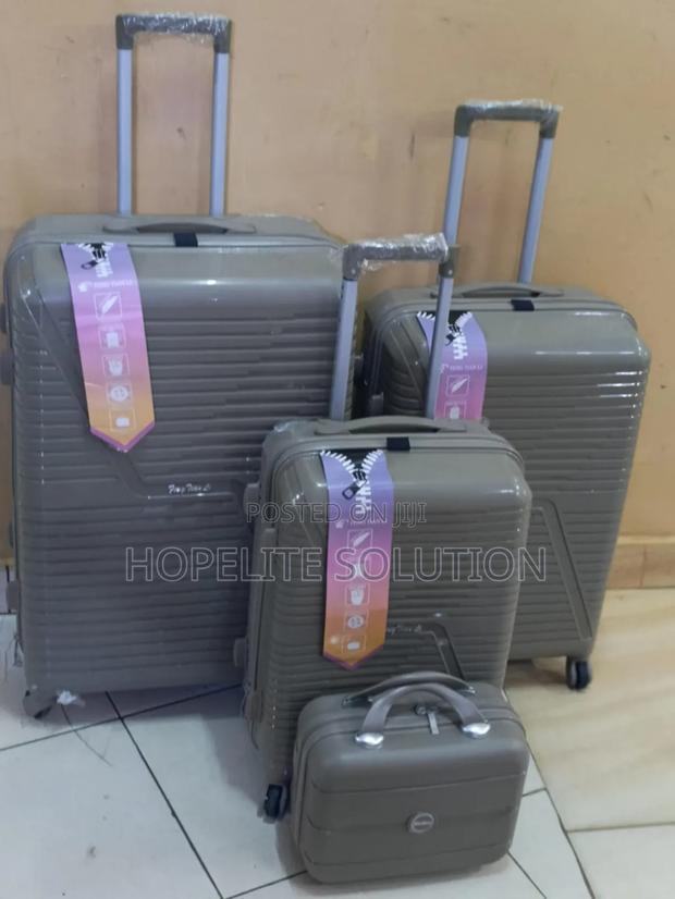 Luxurious Unbreakable Suitcase Available - thumbnail 2