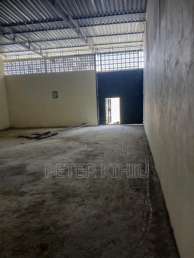 Godown to Let 2000sqft at Donholm - thumbnail 6