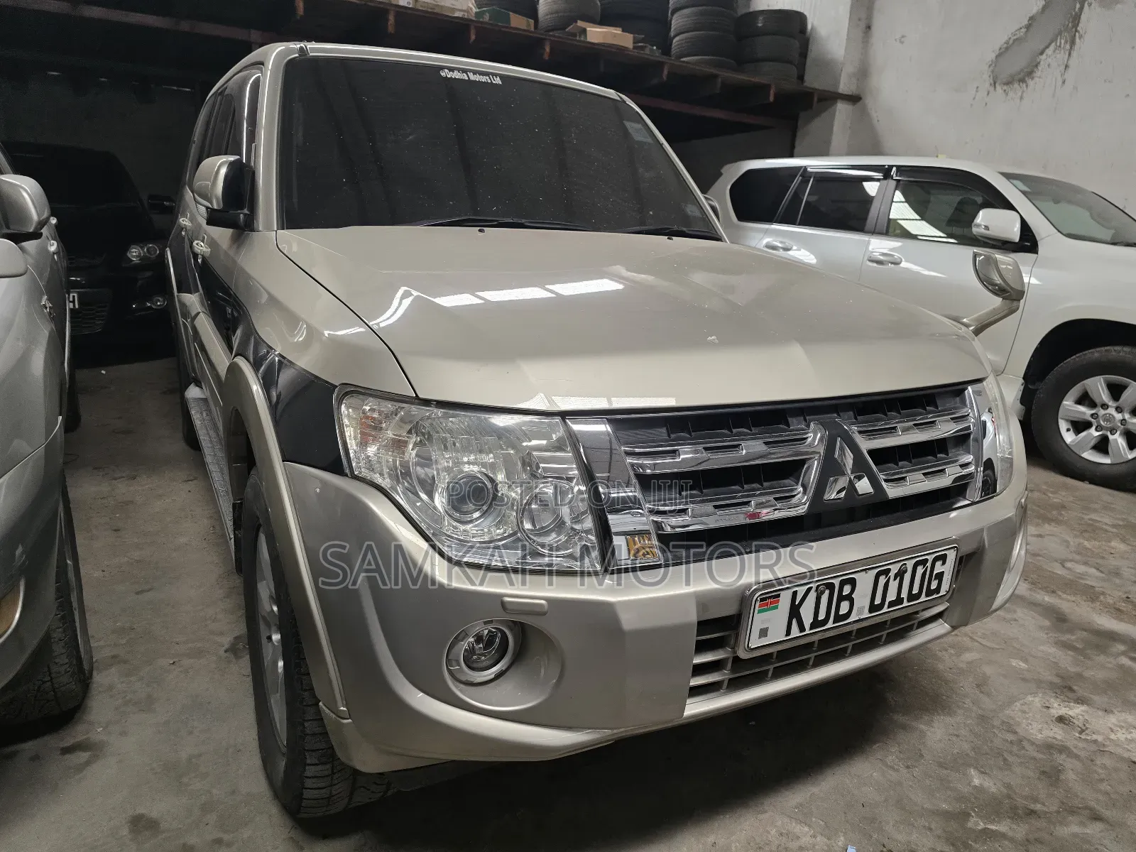 Mitsubishi Pajero 2015 Gold