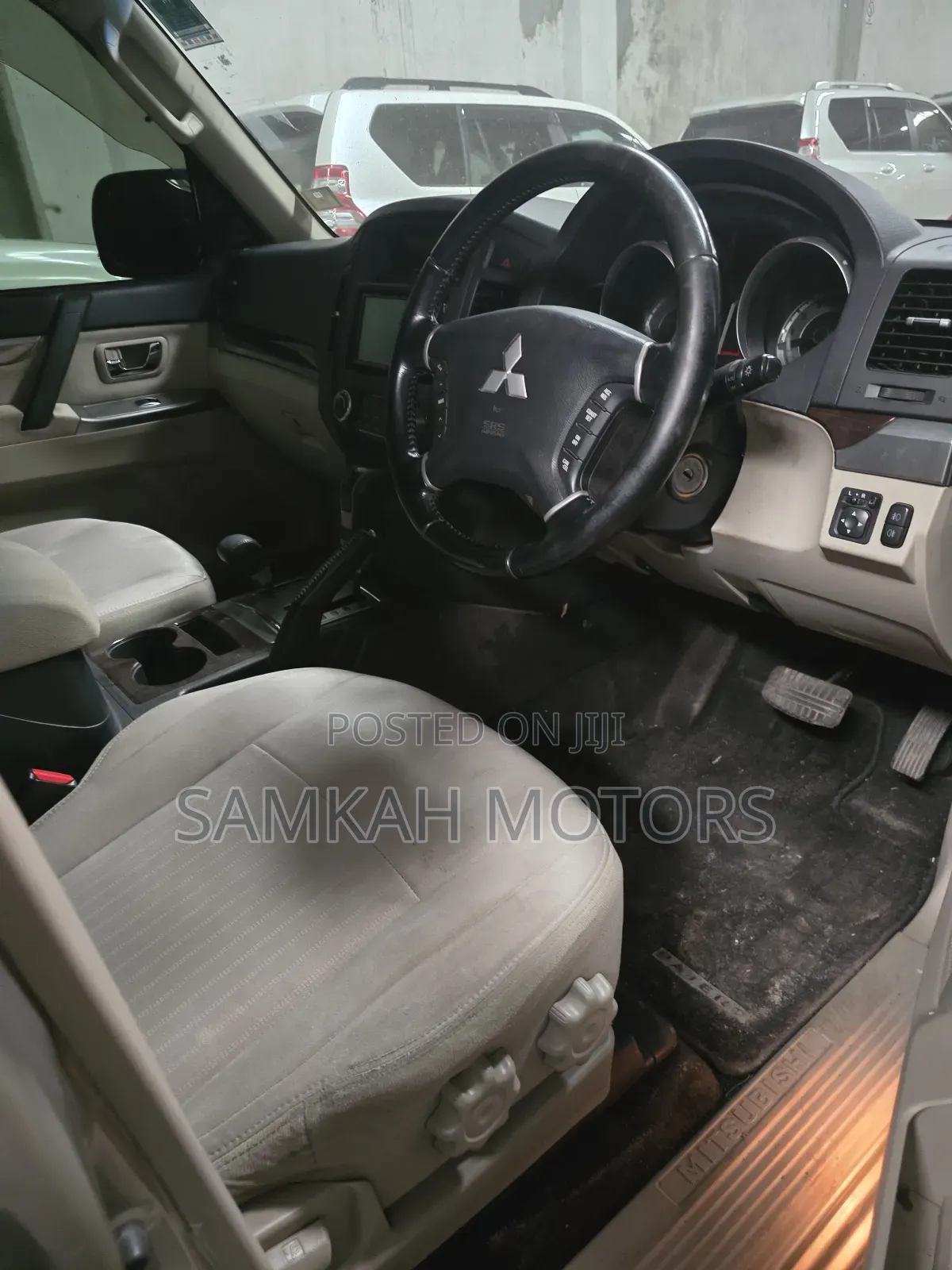 Mitsubishi Pajero 2015 Gold