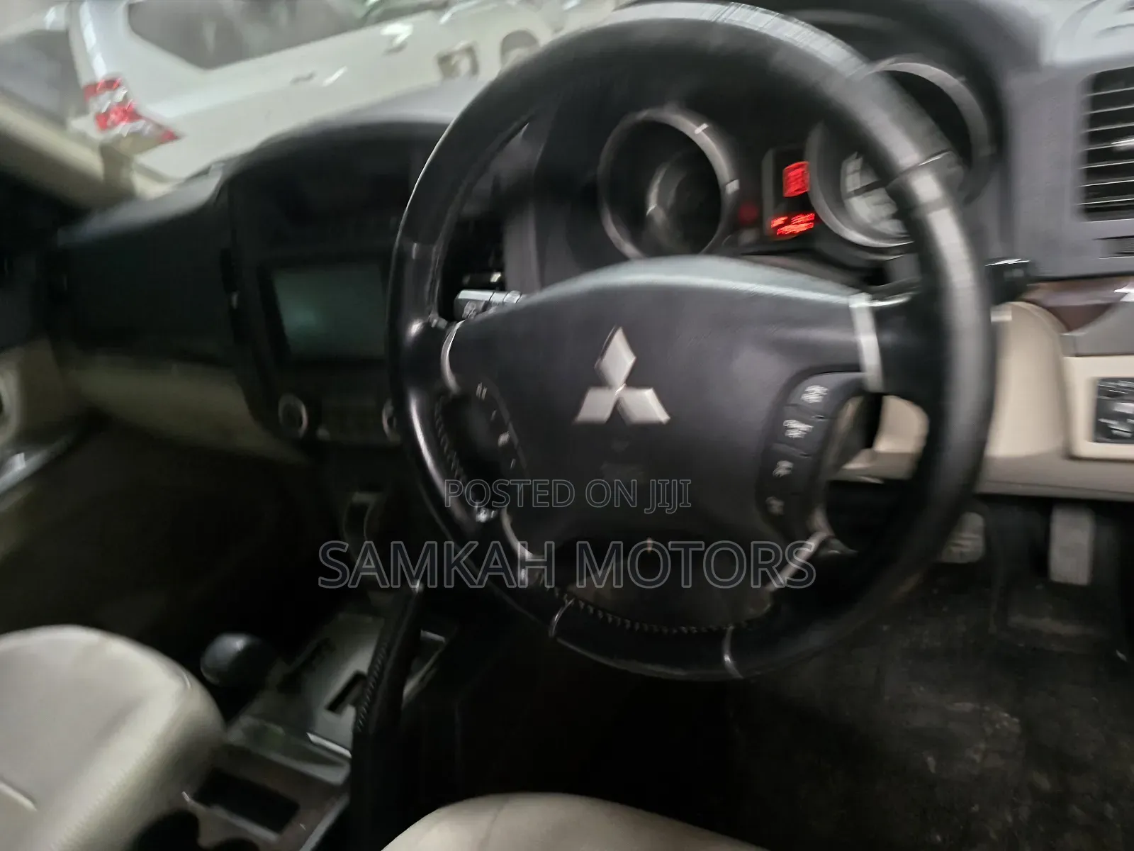 Mitsubishi Pajero 2015 Gold