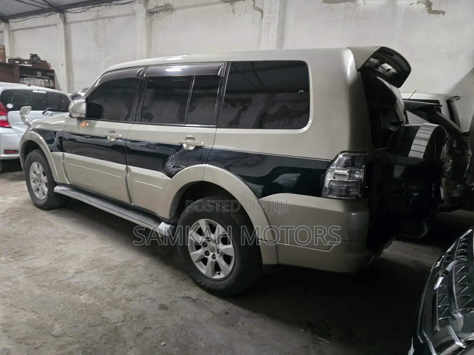 Mitsubishi Pajero 2015 Gold