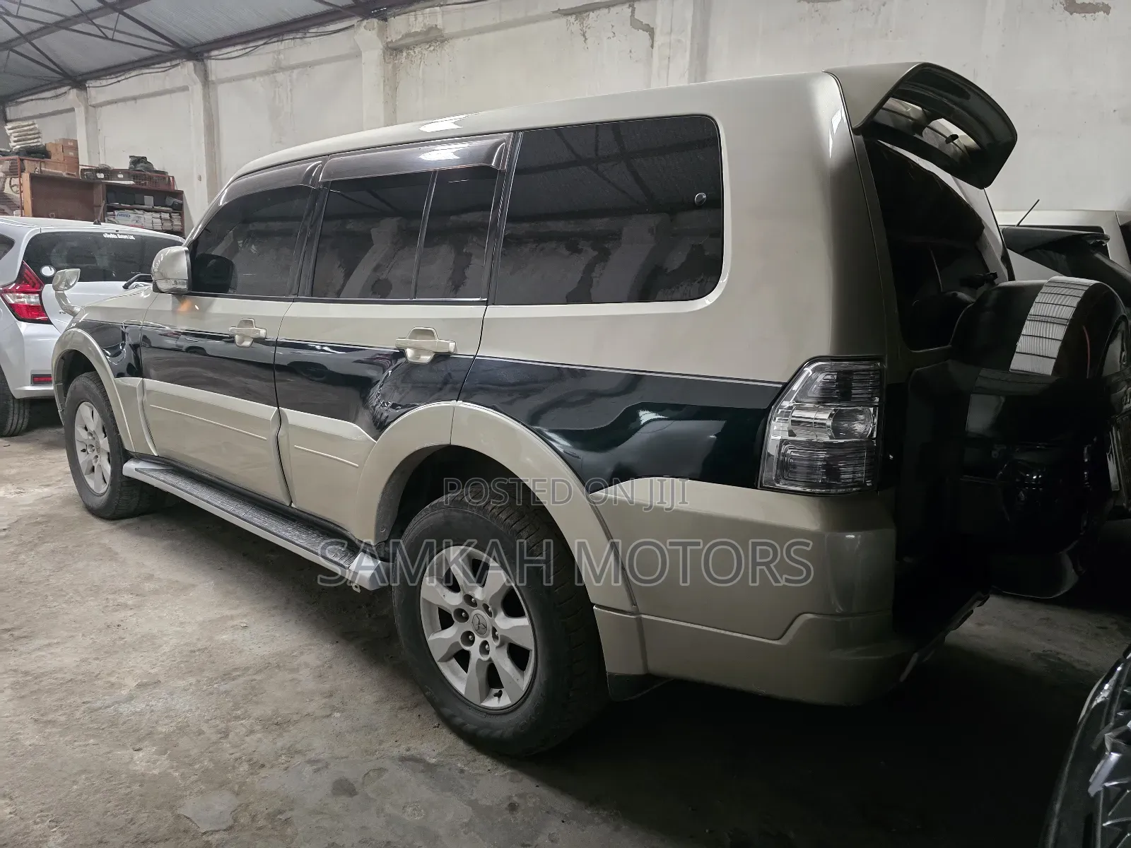 Mitsubishi Pajero 2015 Gold
