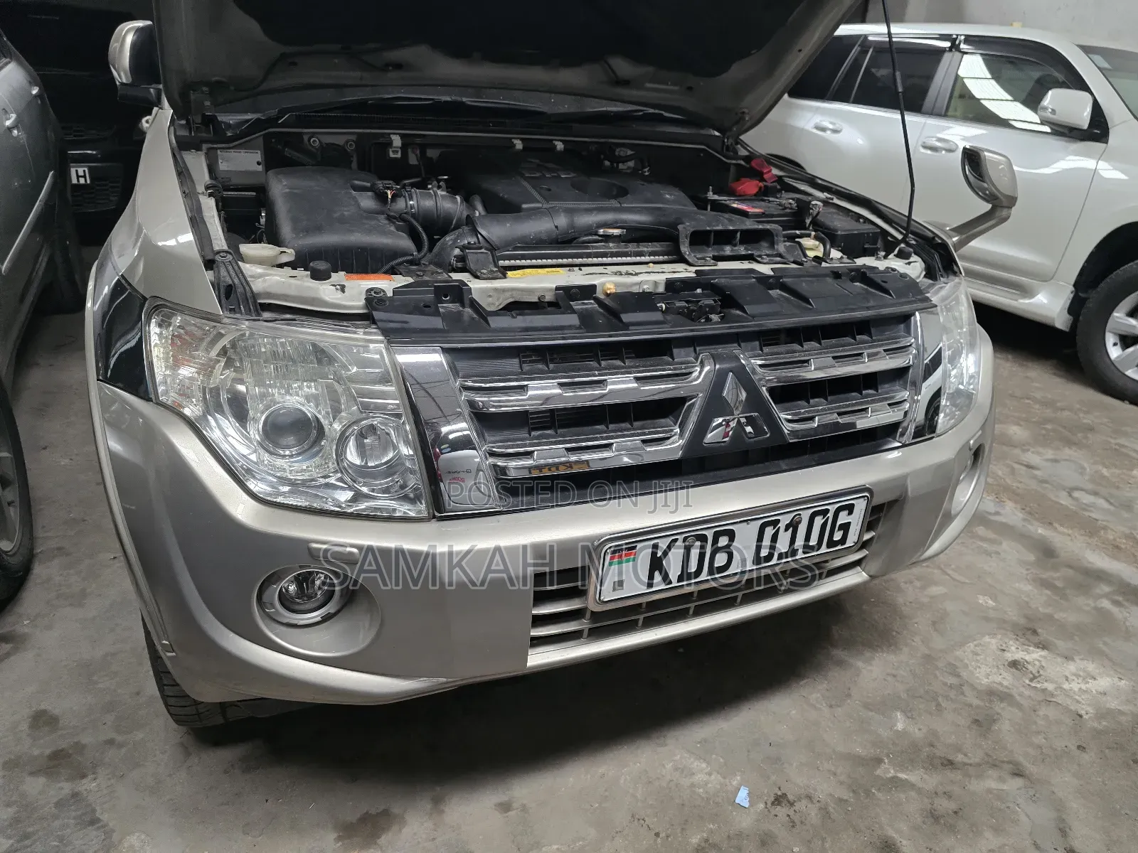 Mitsubishi Pajero 2015 Gold