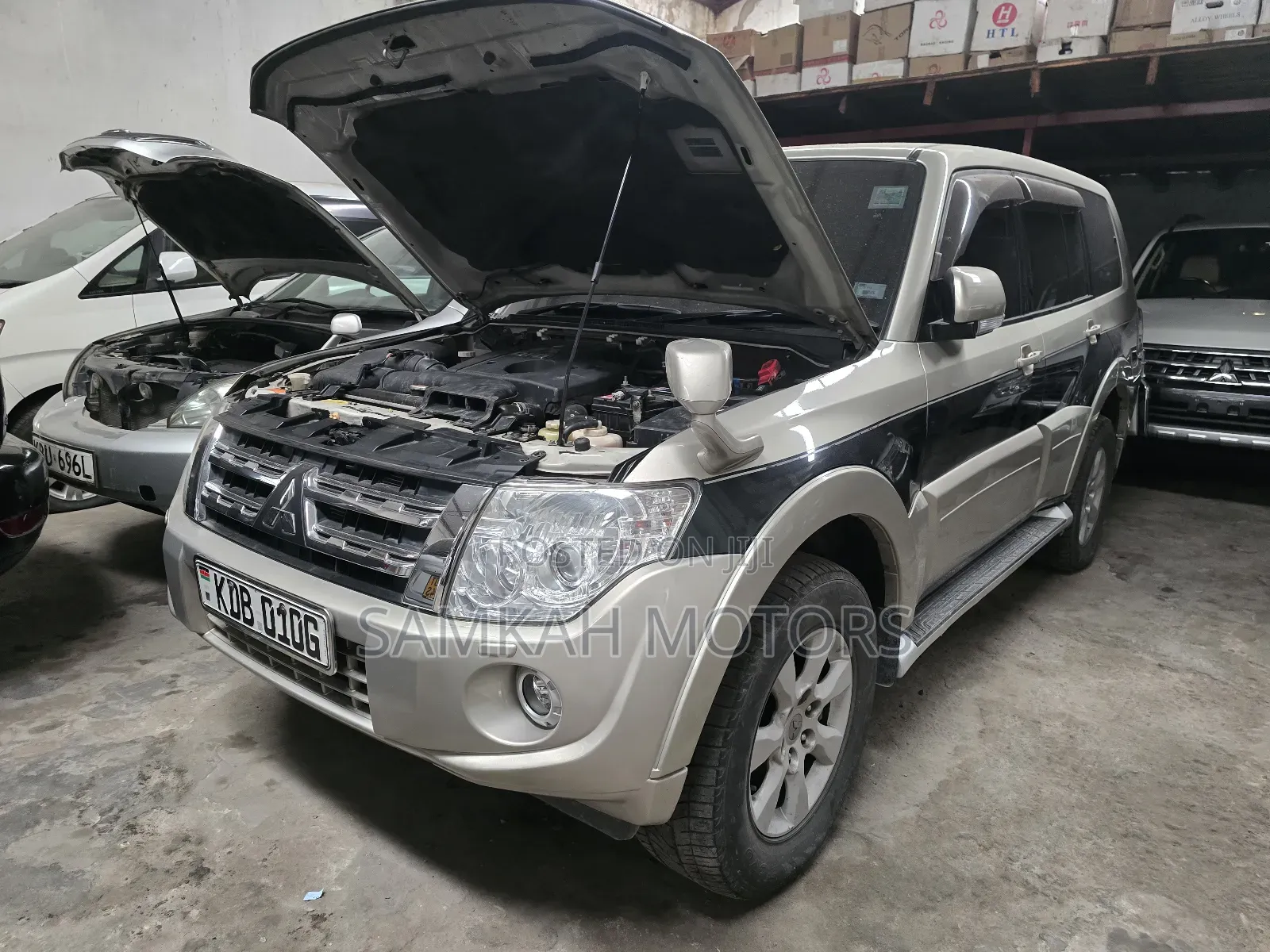 Mitsubishi Pajero 2015 Gold