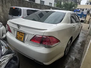 Toyota Crown 2011 White