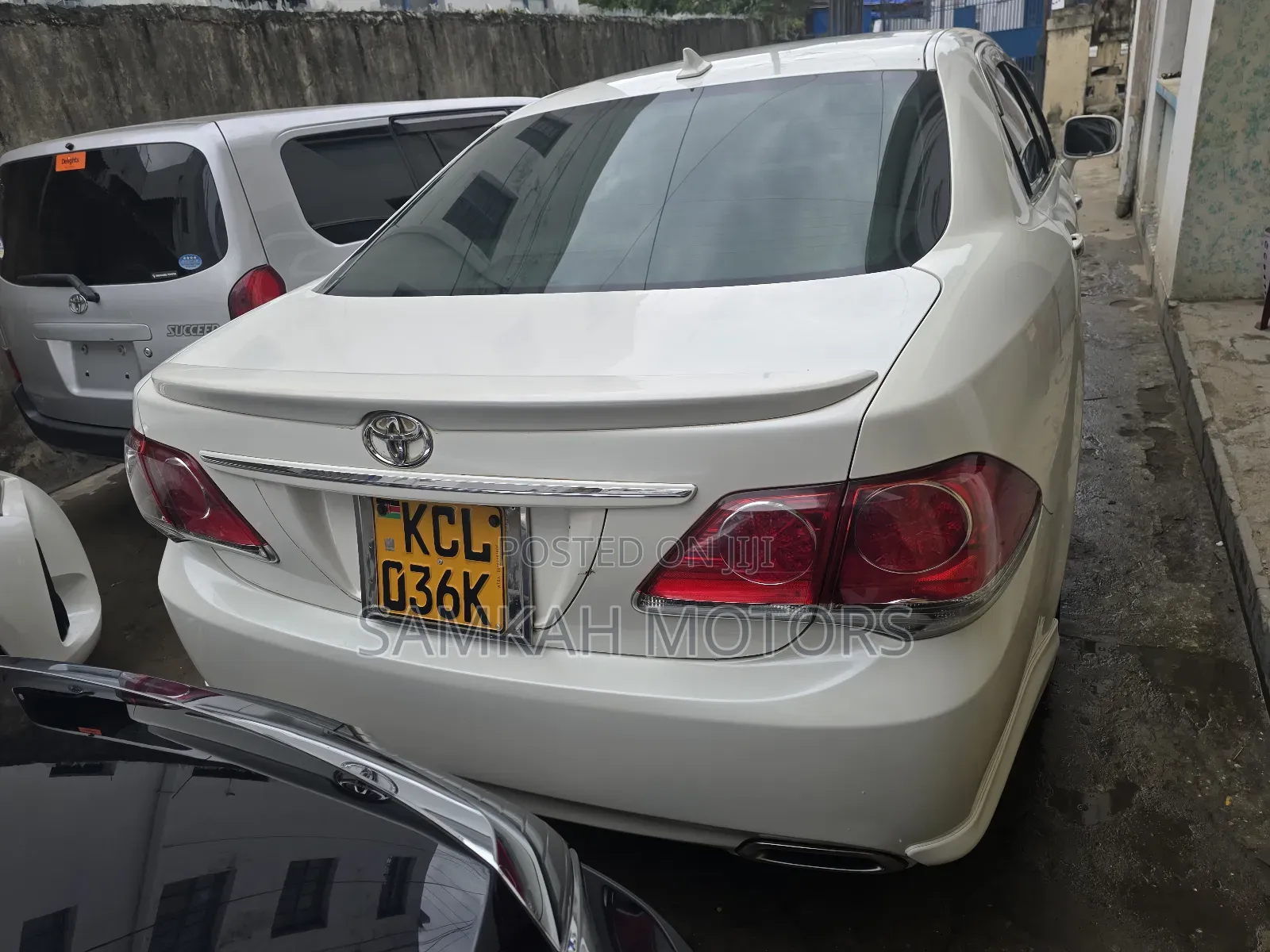 Toyota Crown 2011 White
