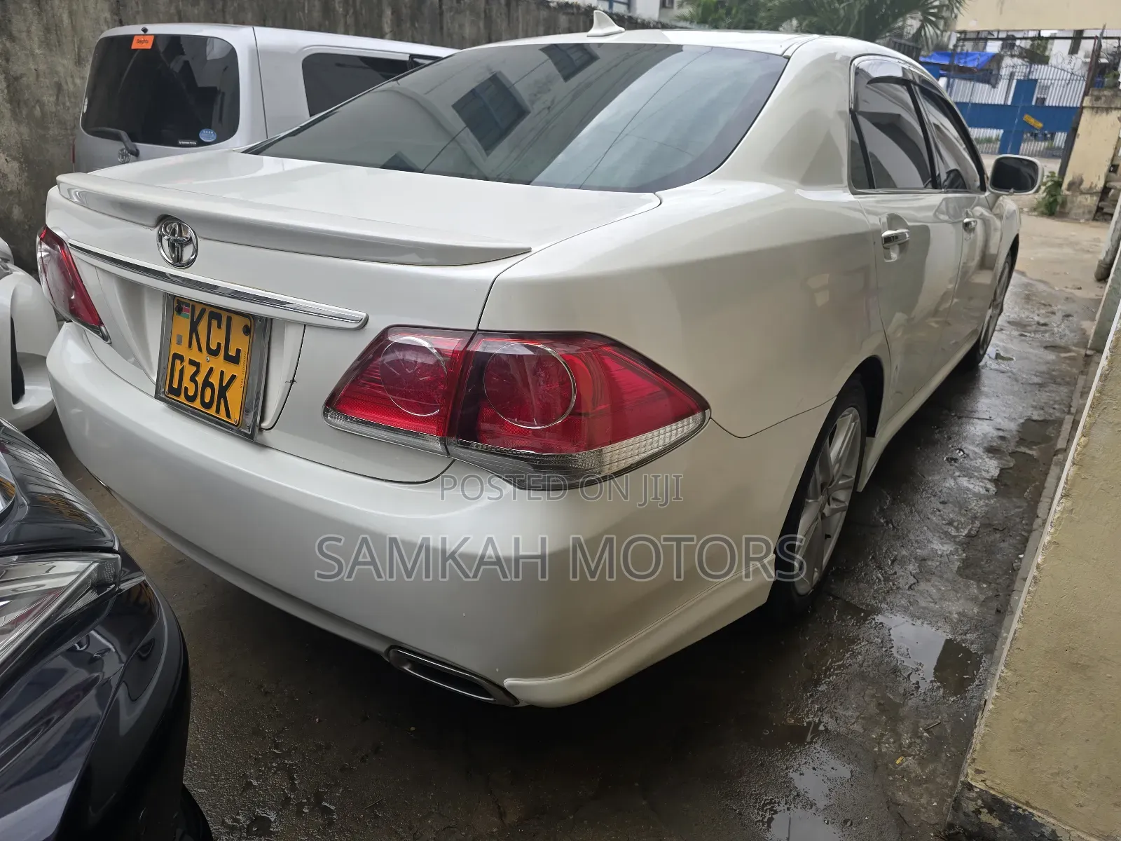 Toyota Crown 2011 White