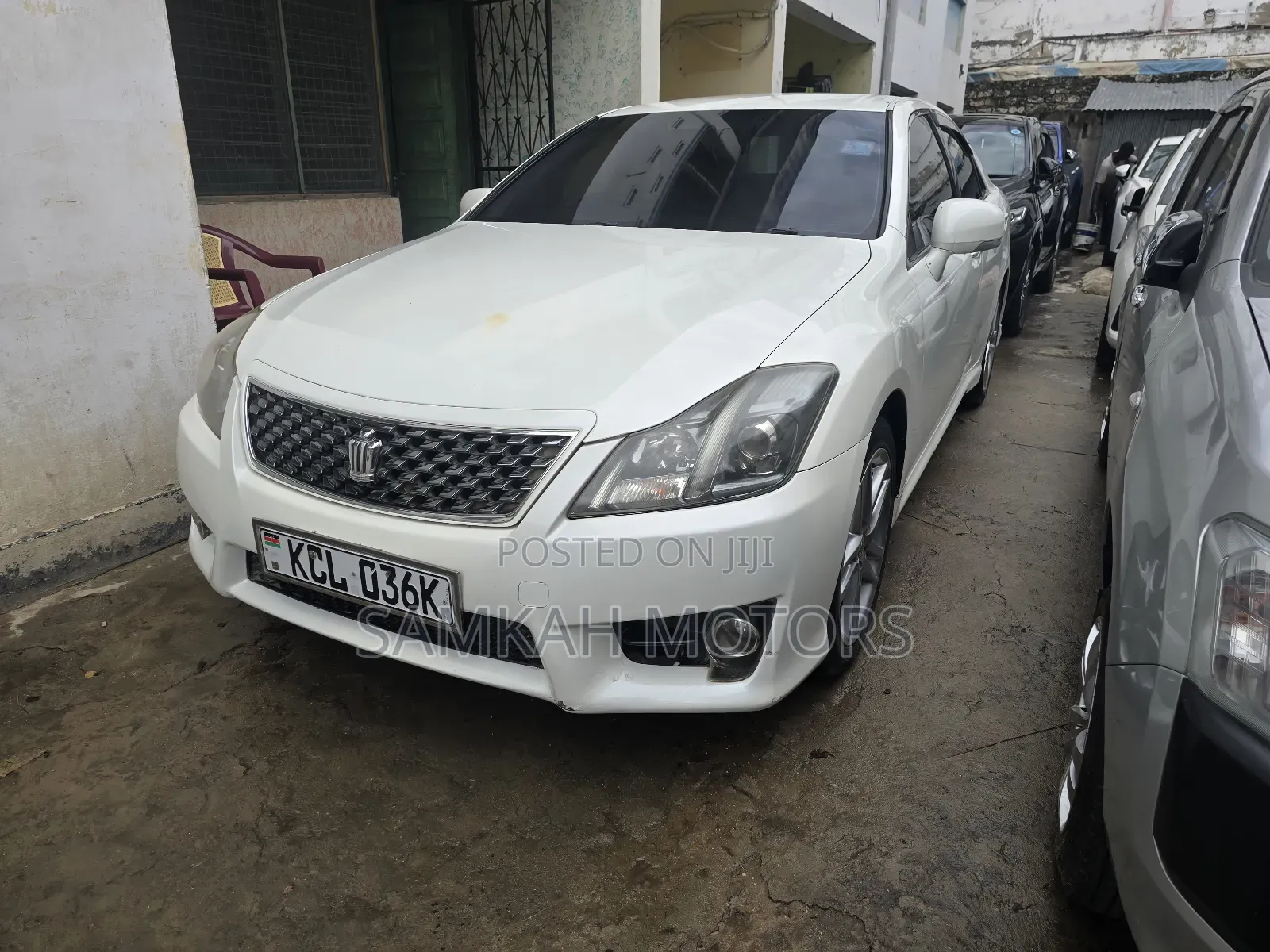 Toyota Crown 2011 White