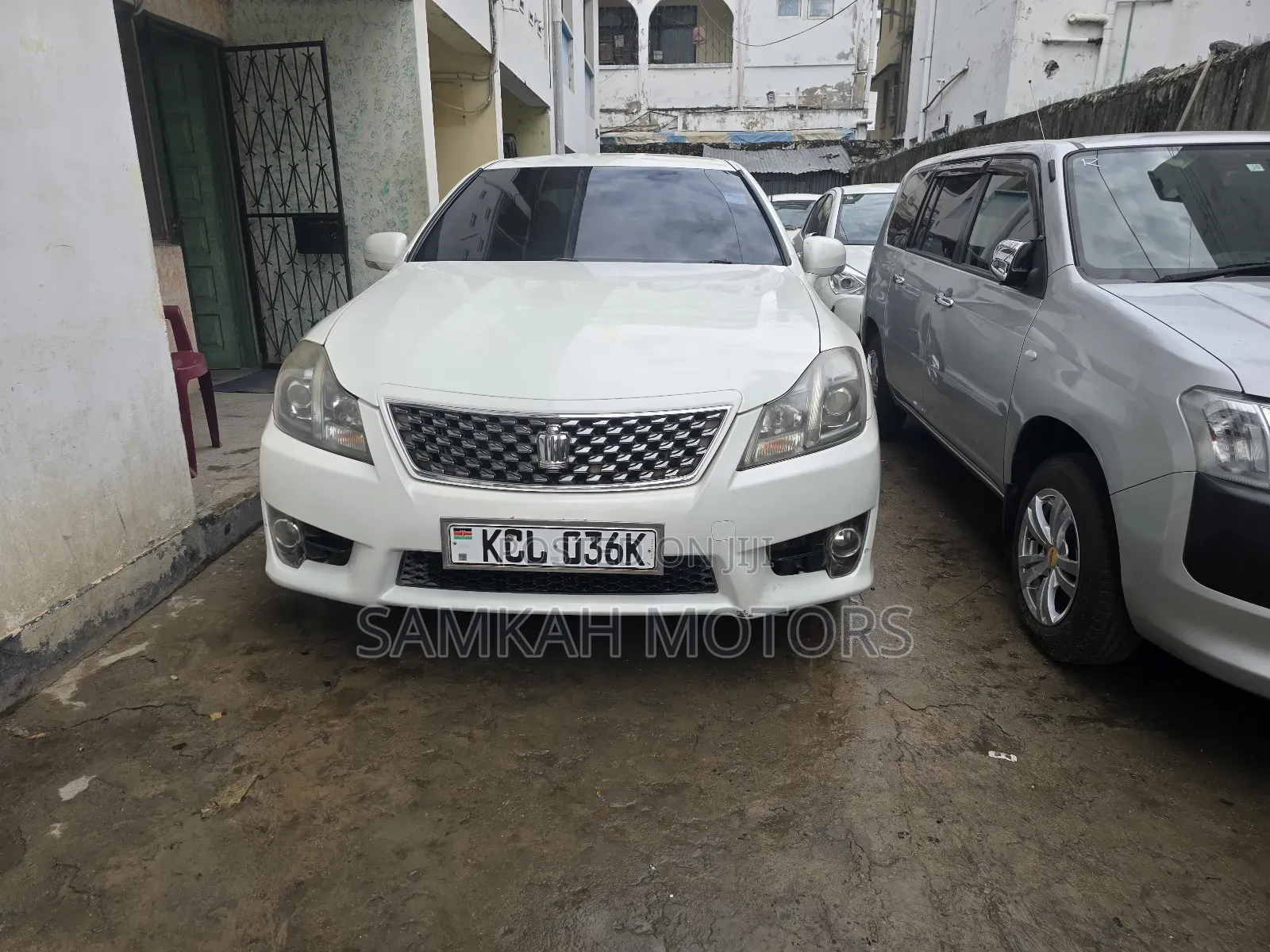Toyota Crown 2011 White