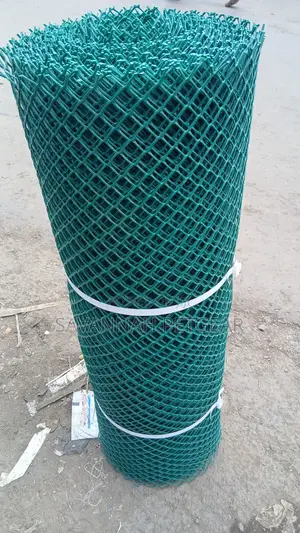 Plastic Mesh Is Used in the Poultry House Construction