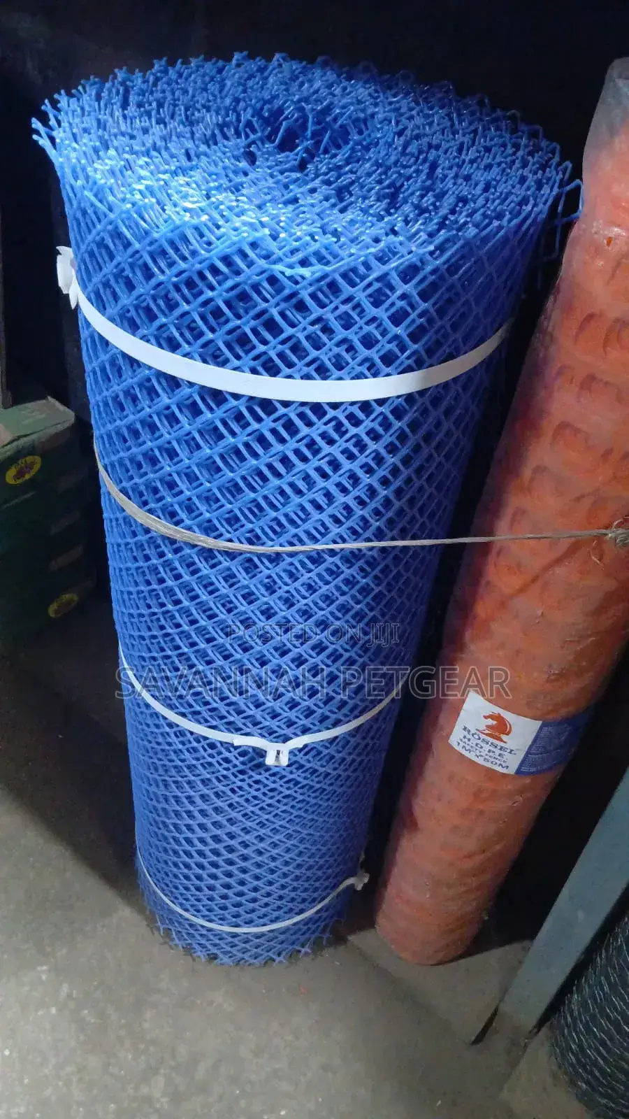 Plastic Mesh Is Used in the Poultry House Construction