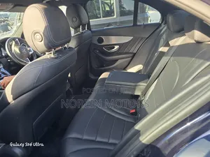 Mercedes-Benz C180 2018 Blue