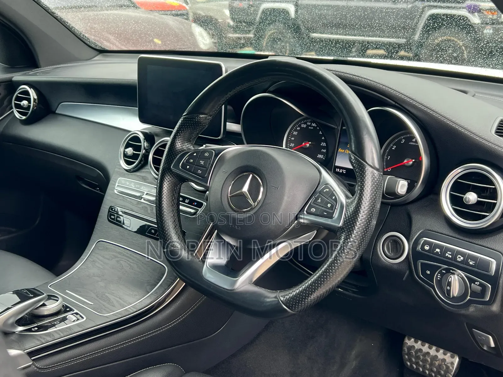 Mercedes-Benz GLC-Class 2017 Off white