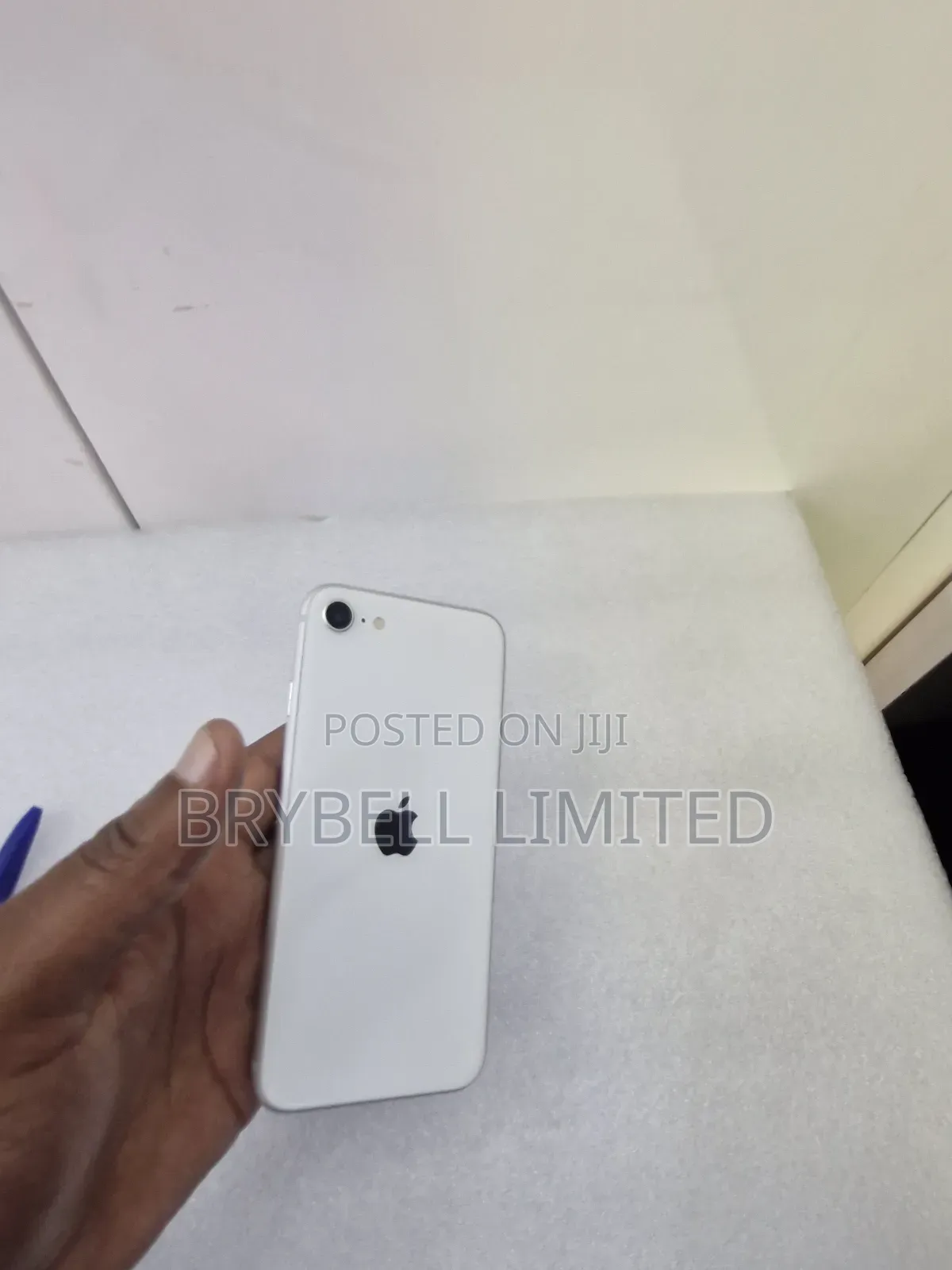 Apple iPhone SE 64 GB White