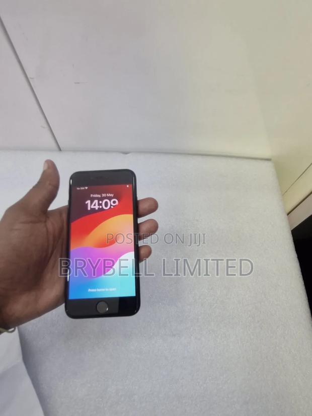 Apple iPhone 8 64 GB Black - thumbnail 5