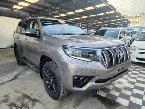 Toyota Land Cruiser Prado 2023 Gold
