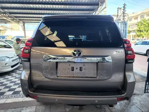 Toyota Land Cruiser Prado 2023 Gold