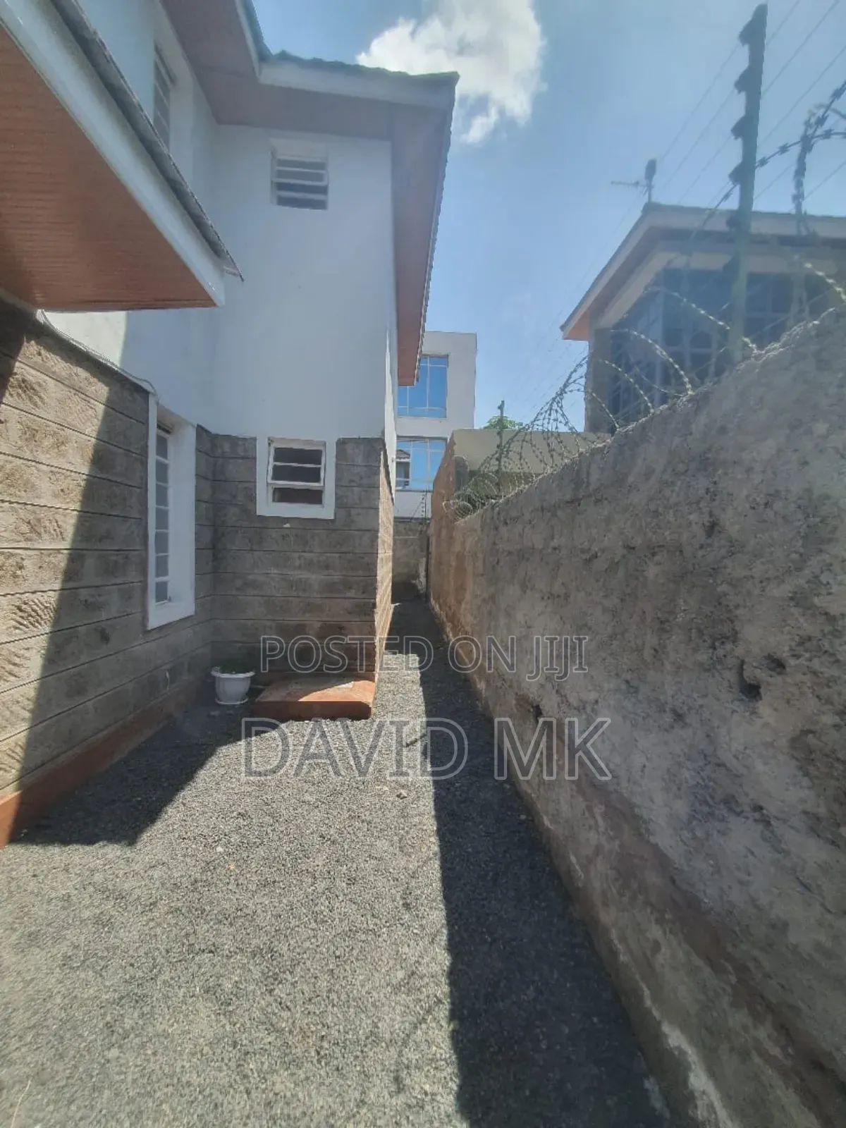 4bdrm Mansion in Varshity, Kamakis for rent