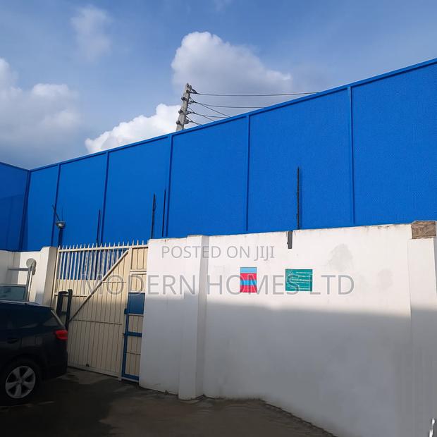 Privacy Meets Style – Go Blue, Go Bold! - main view