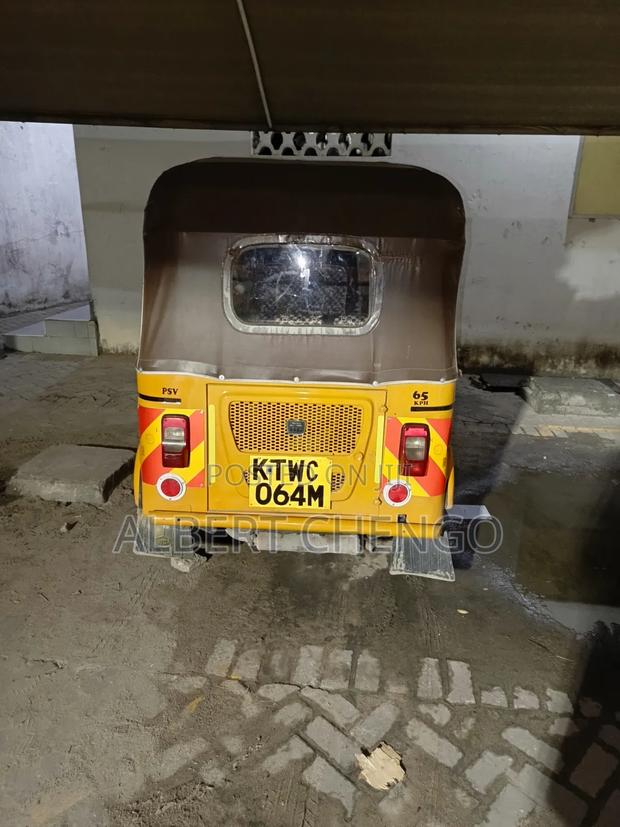 Bajaj RE 2023 Yellow - thumbnail 8