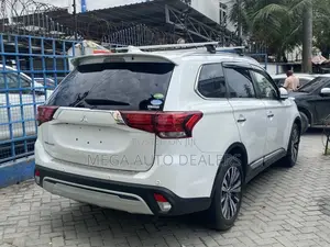 Mitsubishi Outlander 2018 White