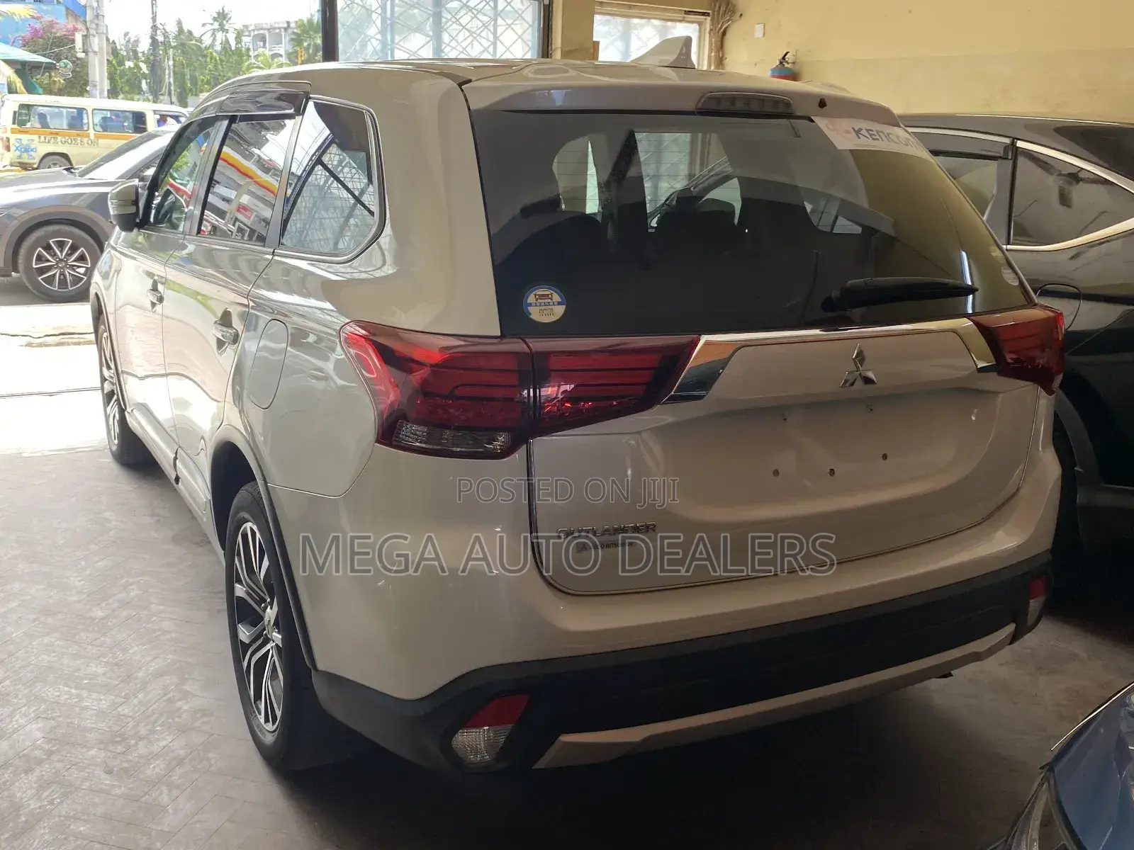 Mitsubishi Outlander 2018 White
